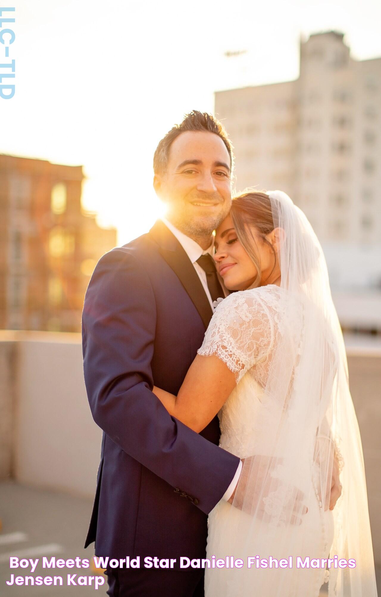 'Boy Meets World' star Danielle Fishel marries Jensen Karp