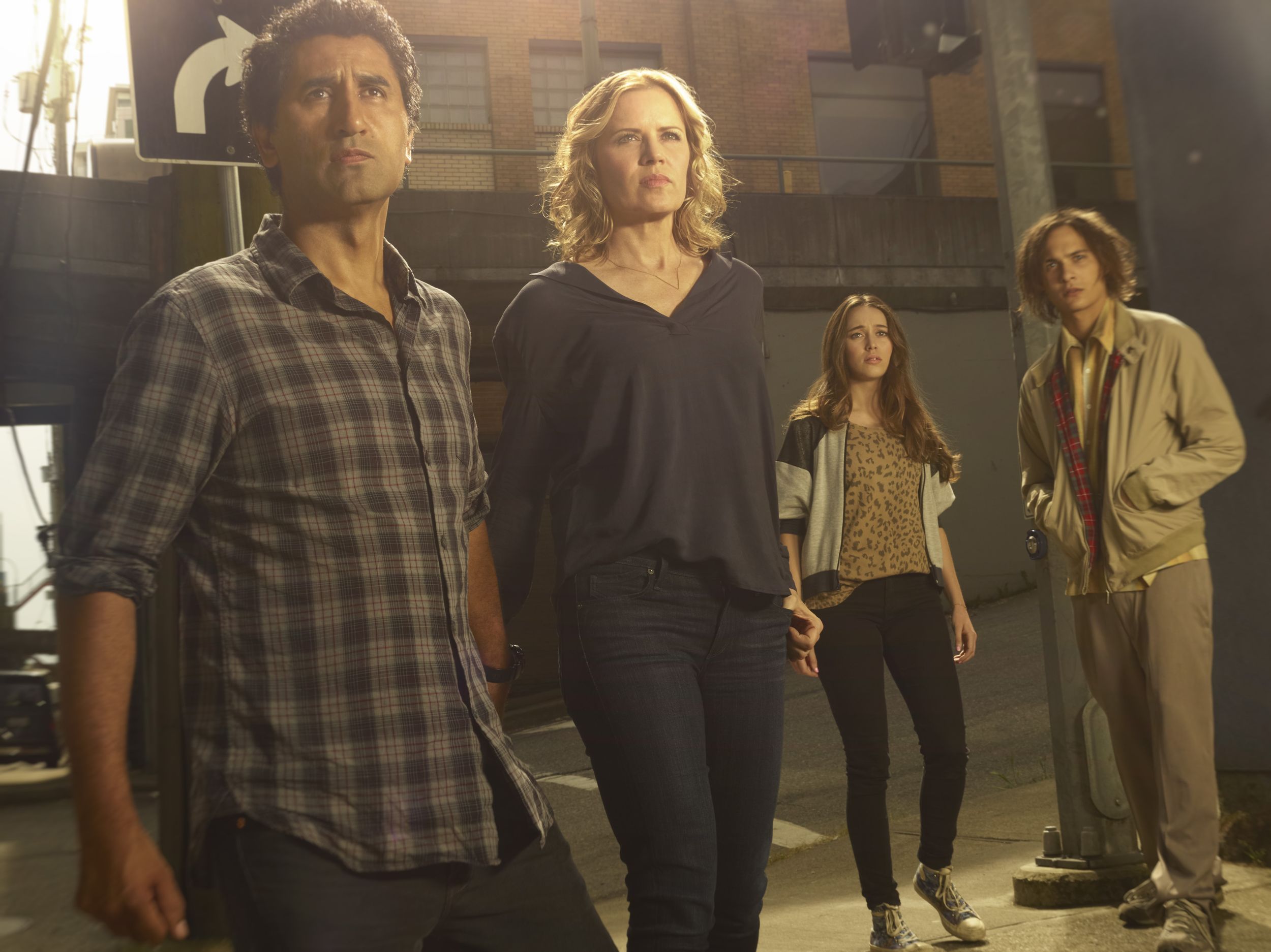 Fear the Walking Dead Season 1 Cast Promo Travis, Madison, Alicia