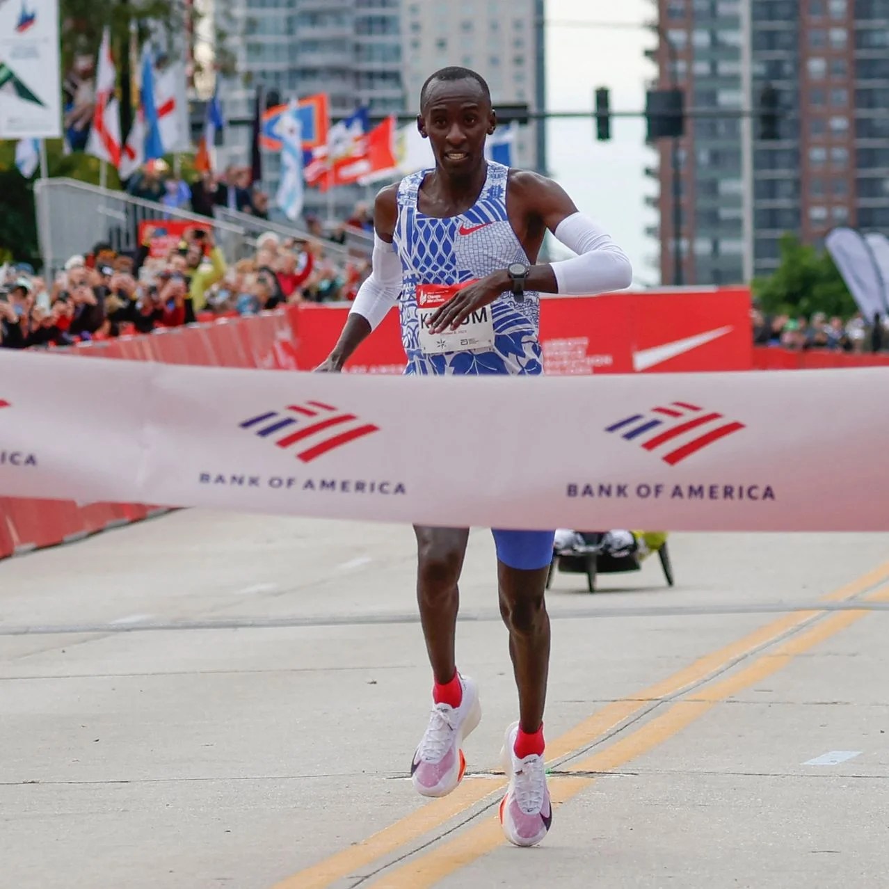 Kelvin Kiptum World record Training Shoes Eyes red Splits sportsjone