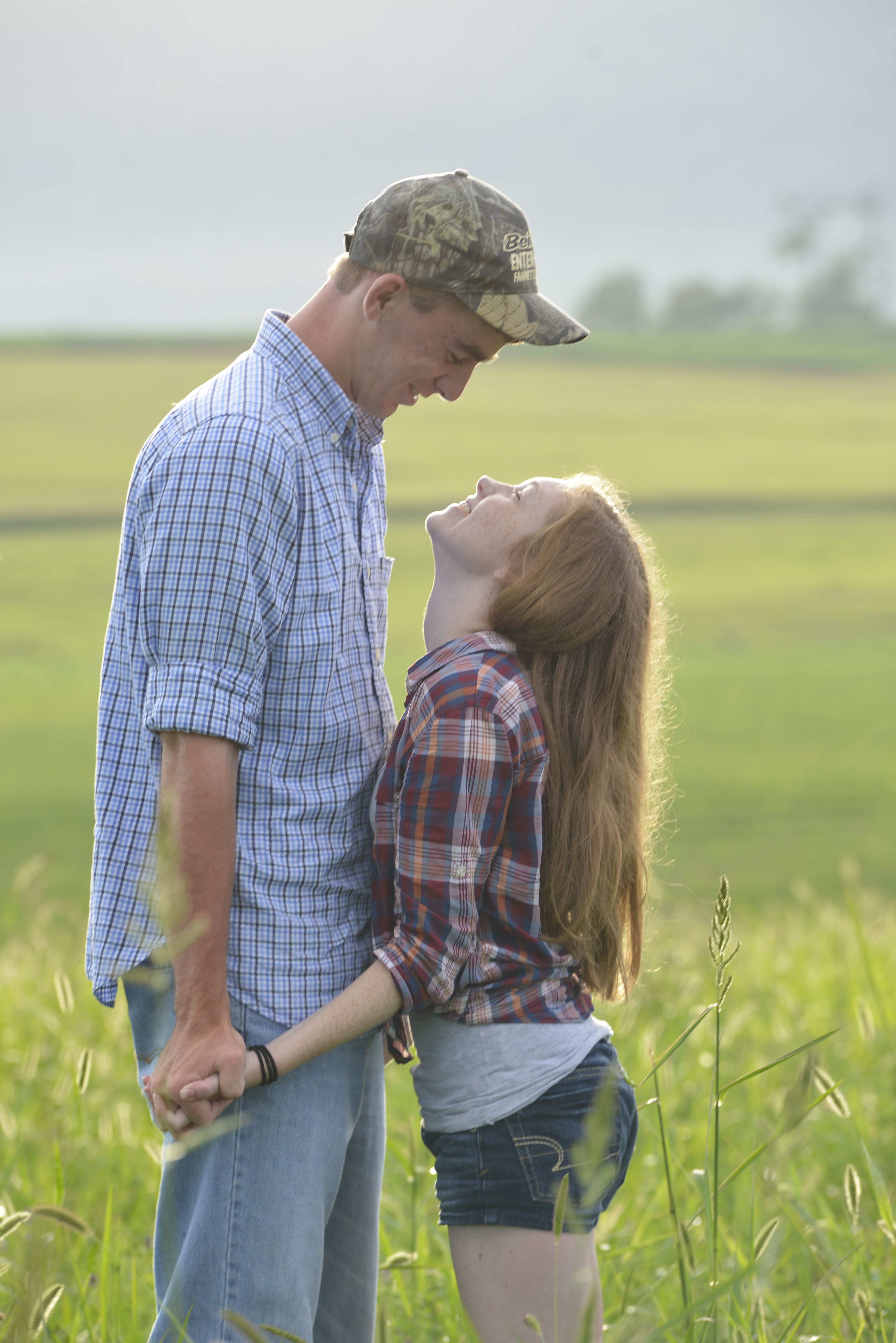 Tall Boyfriend Short Girlfriend Couple Photoshoot Ideas