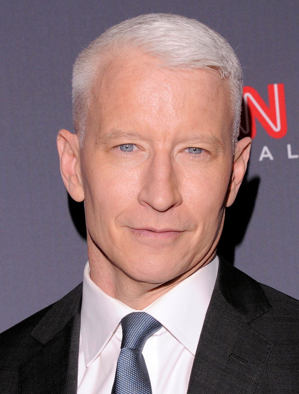 Anderson Cooper Biography, Age, Family, Height, Marriage, Salary, Net