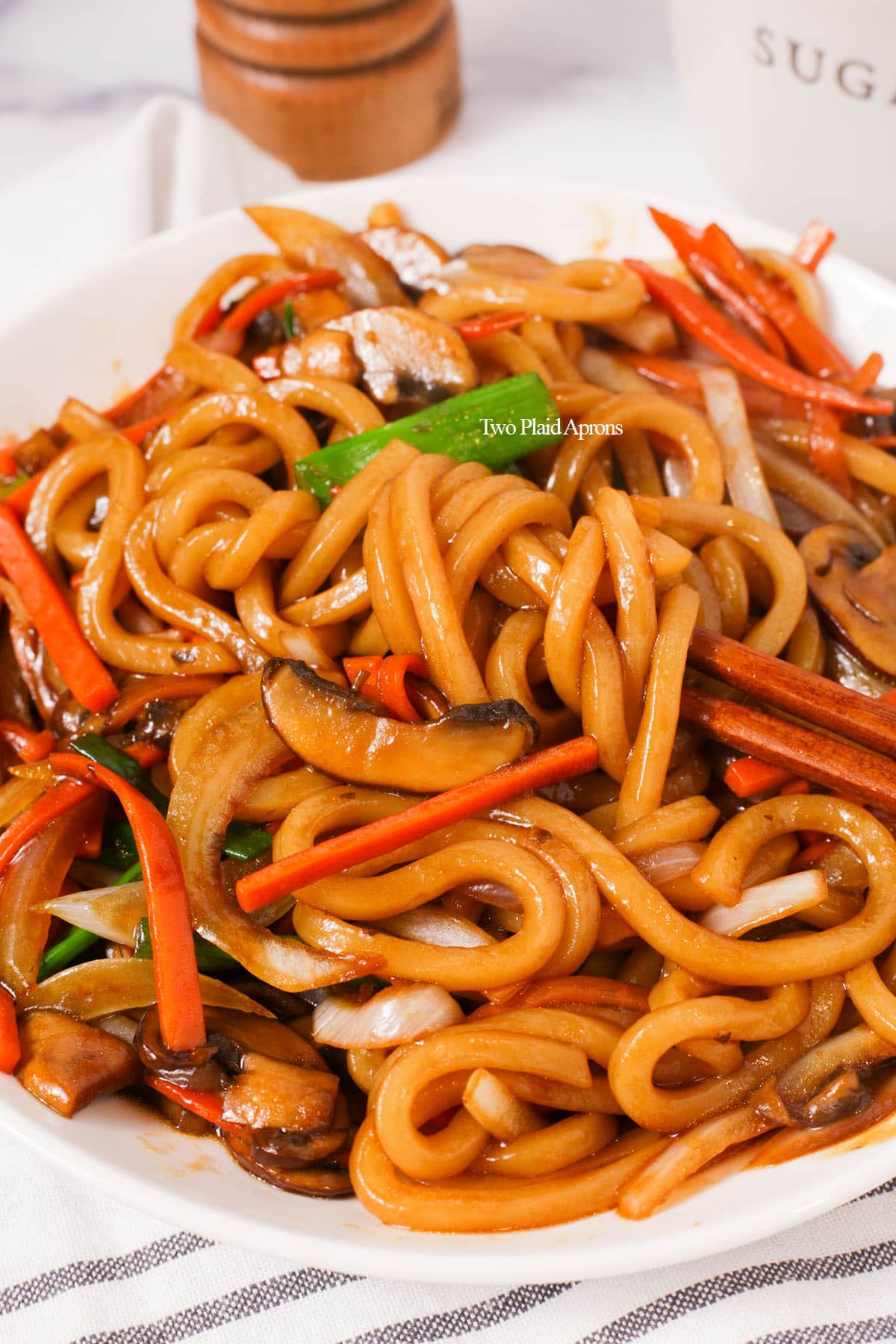 Yaki Udon (Stir Fried Udon Noodle) Two Plaid Aprons